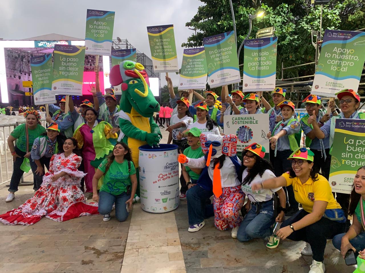 Patrulla Ambiental con letreros