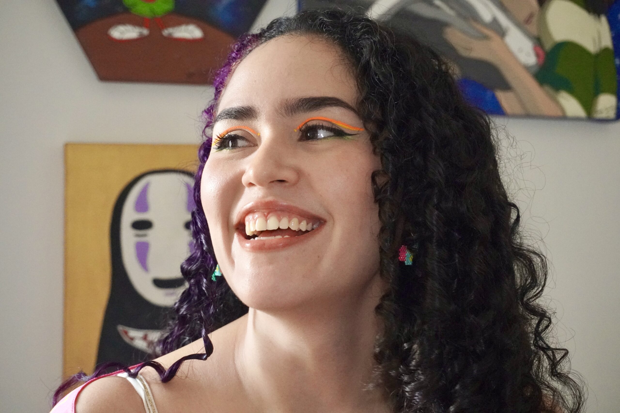 Joyce durante la entrevista, hablando del Desfile de Joselito