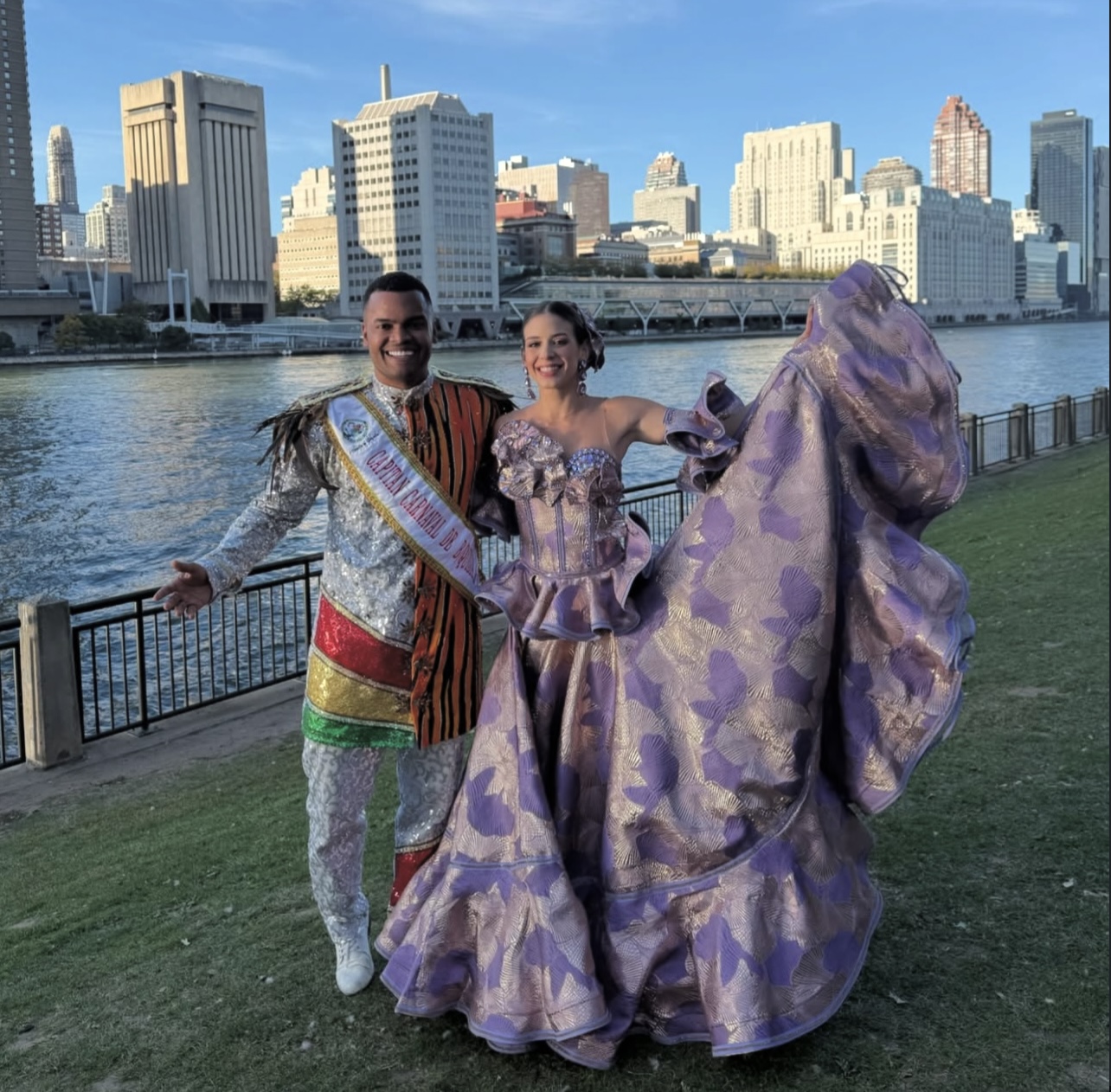 Ricardo al lado de la Reina Tatiana Angulo 2025 en New York