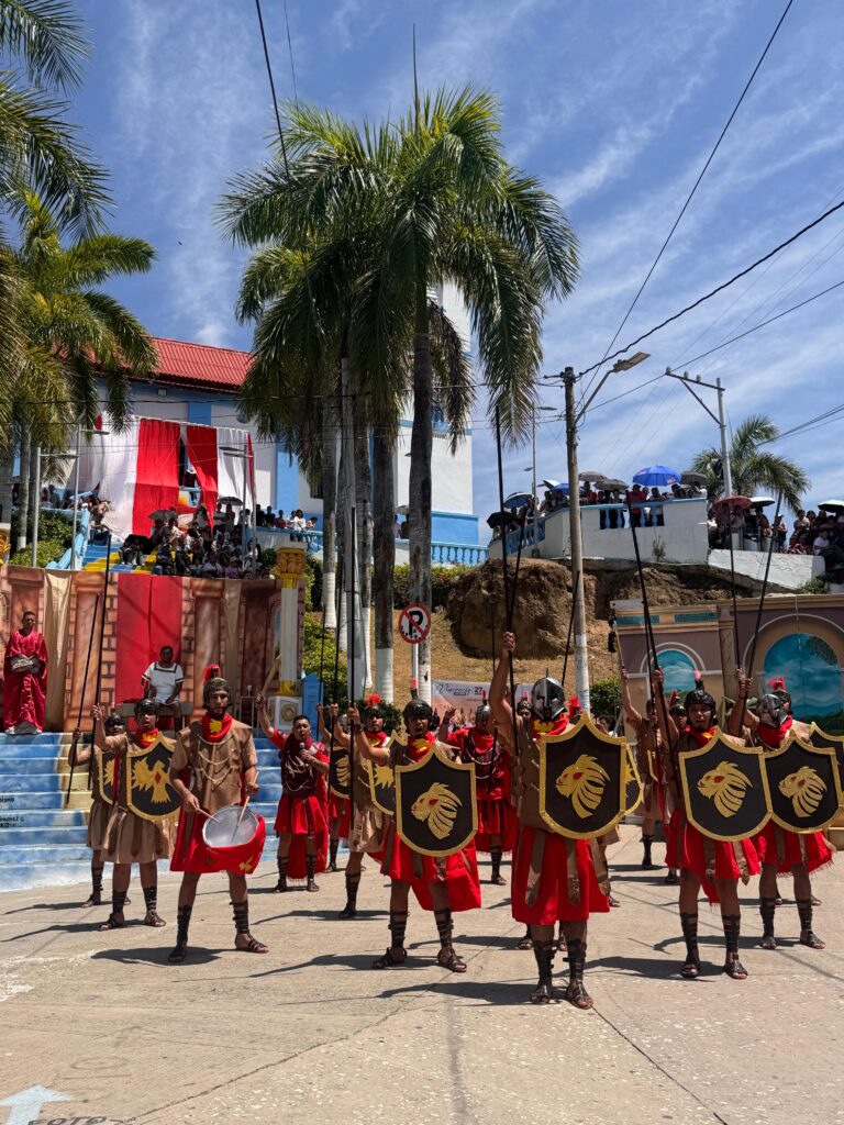 Las representaciones religiosas llenan de tradición y devoción las calles de Usiacurí durante la Semana Santa.